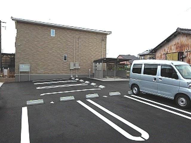 パルティールの駐車場