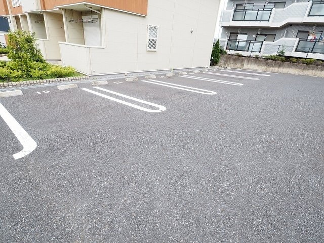 セレーノみのりＣの駐車場