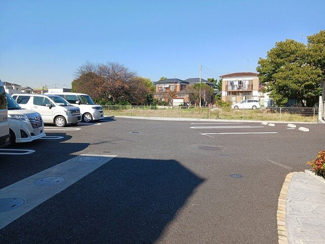 ウィンローゼの駐車場