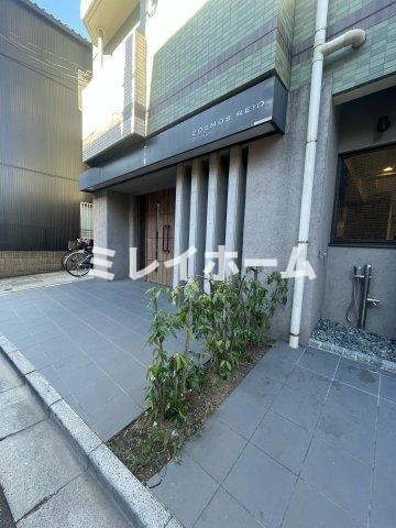 コスモリード大森町のエントランス