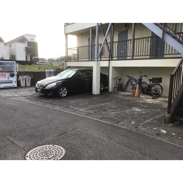 カンタービレⅡの駐車場
