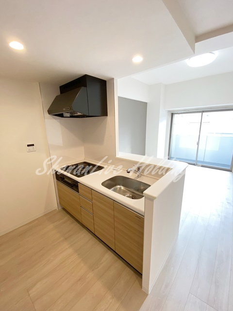海老名市東柏ケ谷５丁目の賃貸マンションのキッチン|ガス3口システムキッチン♪