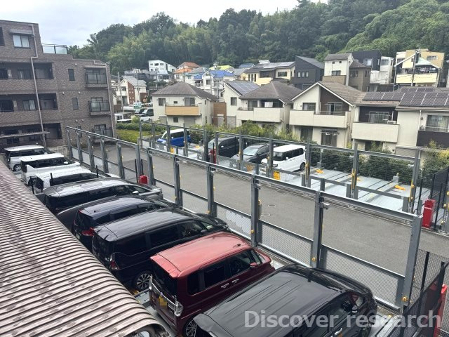 ヴェルデコート多摩センターの駐車場