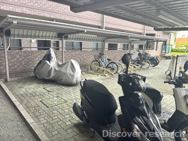 ヴェルデコート多摩センターの駐車場