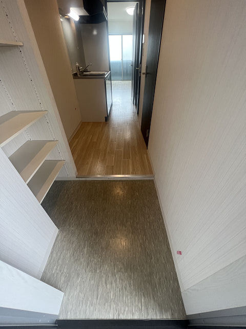 ノイヴェル西本町の玄関