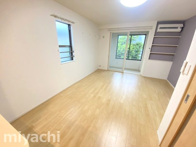 Jade House庄町Bの洋室