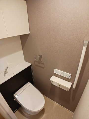 ＣＲＥＶＡＮＣＥ亀戸ＮＯＲＴＨのトイレ|落ち着いた色調のトイレです