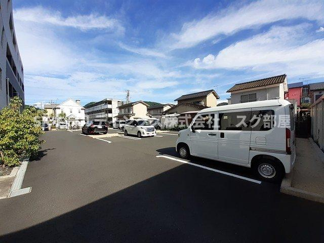 レジーナ倉梯の駐車場