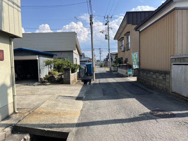 南陽市三間通204-2の前面道路含む現地写真
