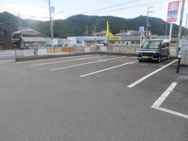 エスポワールたつのの駐車場