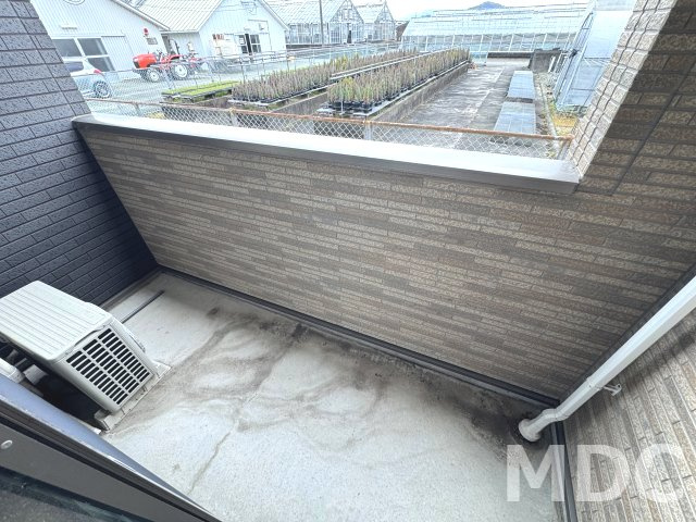 徳島市鮎喰町２丁目のアパートのバルコニー