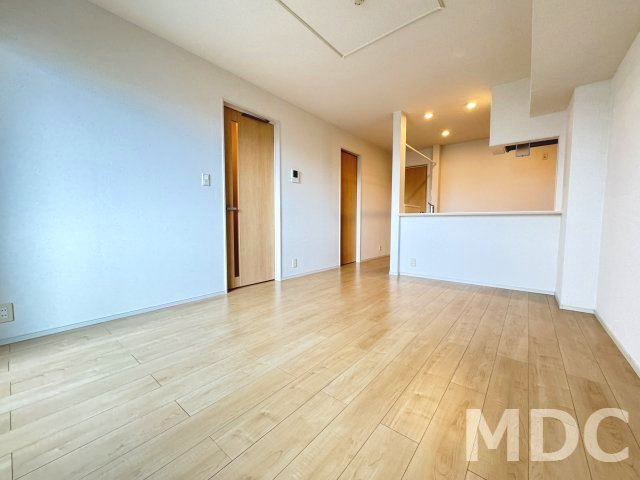 徳島市鮎喰町２丁目のアパートの居間・リビング