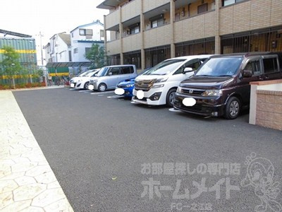 ロイヤルティアラⅡ・Ⅲの駐車場