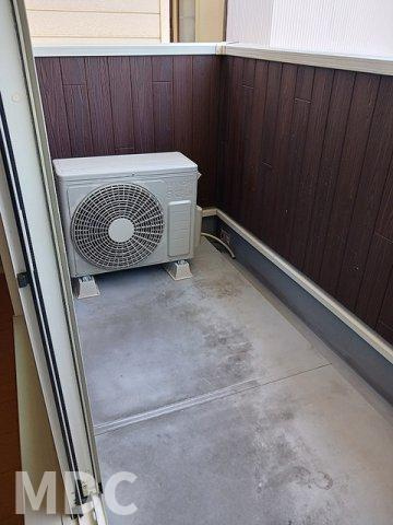 徳島市名東町２丁目のアパートのバルコニー