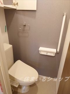 ノースのトイレ|シャワートイレ・収納棚あり