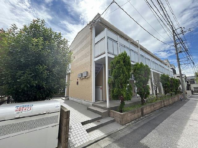レオパレスアイリスのエントランス