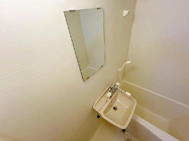 レオパレスアイリスの洗面所