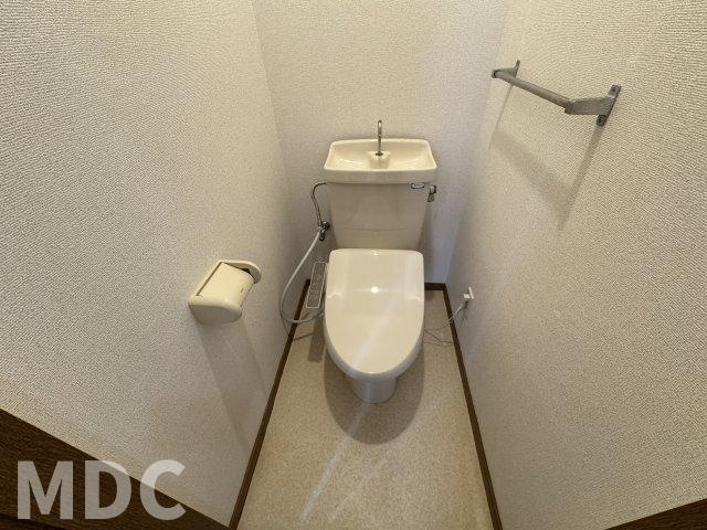 徳島市名東町１丁目の賃貸マンションのトイレ