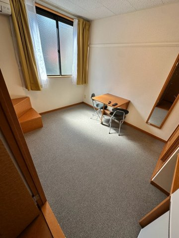レオパレス逆瀬川の寝室