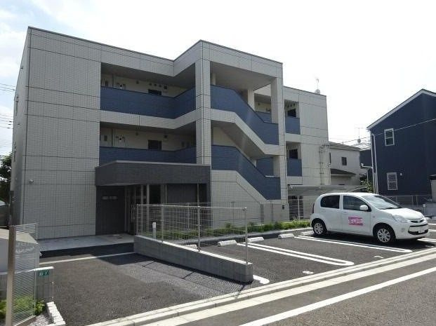 プレシャスの駐車場