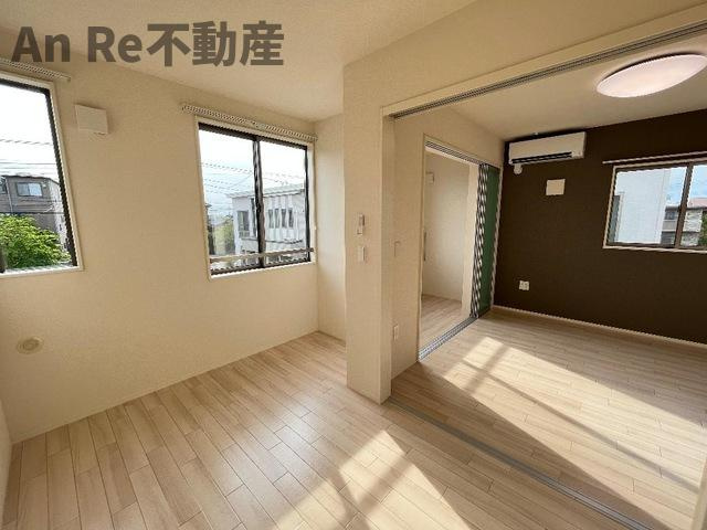 川口市大字新井宿のアパートの居間・リビング