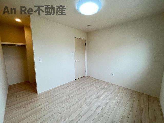 川口市大字新井宿のアパートの寝室