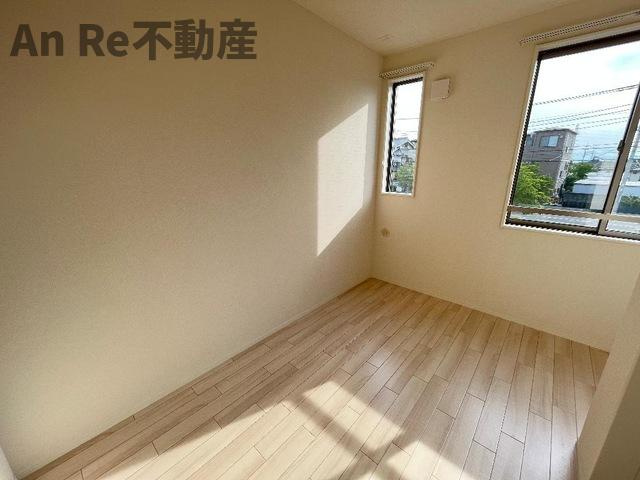 川口市大字新井宿のアパートの洋室