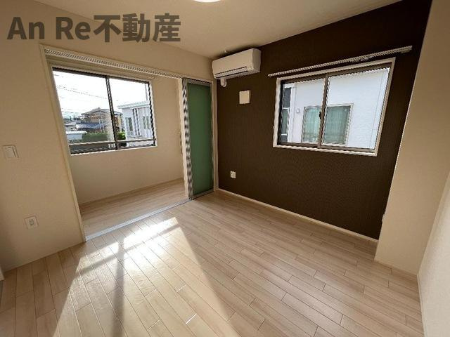 川口市大字新井宿のアパートの洋室