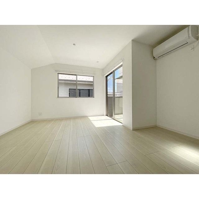 谷戸町一丁目戸建ての居間・リビング