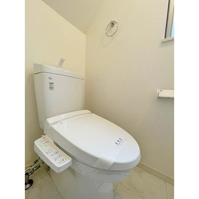 谷戸町一丁目戸建てのトイレ