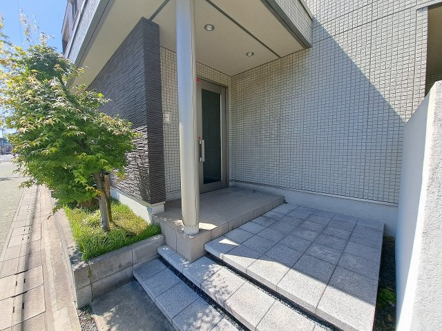 Crescent小松のエントランス