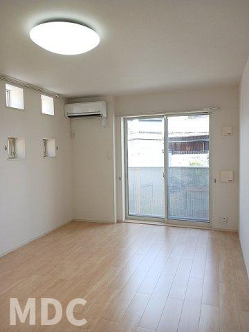 徳島市西二軒屋町２丁目のアパートの居間・リビング