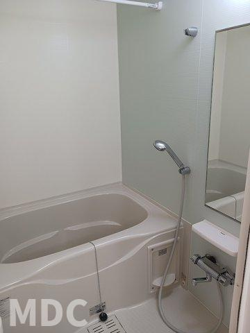 徳島市西二軒屋町２丁目のアパートの浴室