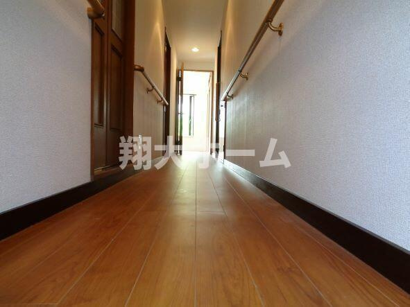 三河屋ビルの居間・リビング