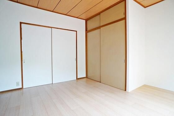 横浜市磯子区森６丁目のアパートの寝室