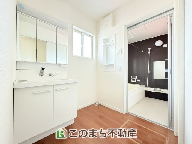 宇都宮市宝木町2丁目戸建の洗面所|シャンプードレッサーで朝の身支度♪伸びるホースでお掃除も簡単清潔です！