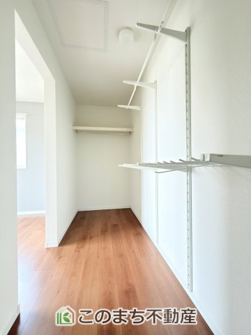 宇都宮市宝木町2丁目戸建の収納|ウォークインクローゼットで収納もたっぷり確保しています。大型荷物も収納できて便利ですね！