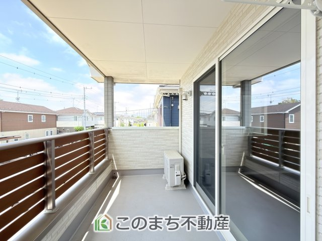宇都宮市宝木町2丁目戸建のバルコニー|南向きの大型バルコニーは陽当り良好で、たっぷりのお洗濯物もよく乾きます！
さらにインナーバルコニーなので雨の日でも安心してお出かけできますね♪