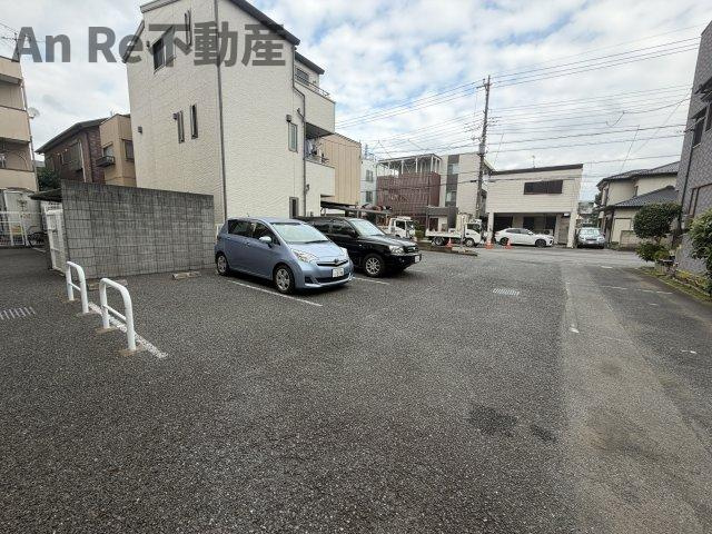 川口市朝日１丁目の賃貸マンションの駐車場