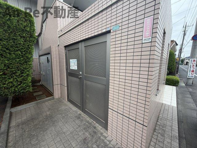 川口市朝日１丁目の賃貸マンションのエントランス