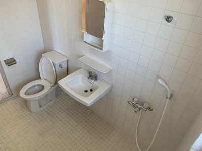 【トイレ】 | 伊良波アパート | ※写真は別のお部屋のものです。