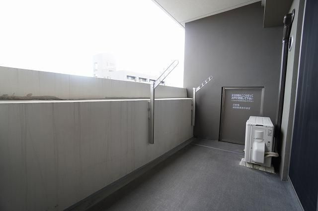 トラストレジデンス博多駅南　春住小学校区のバルコニー|トラストレジデンス博多駅南