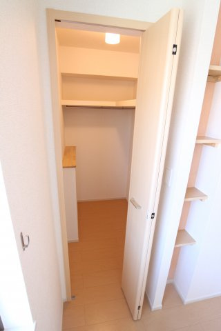 クレモンティーヌA棟の収納