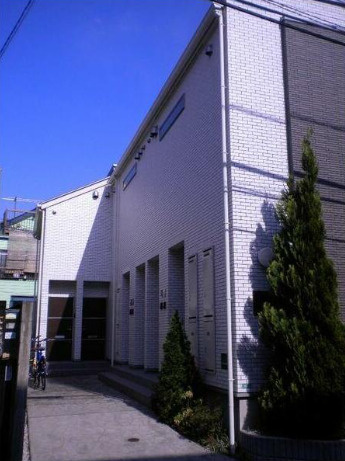 中野区若宮３丁目のアパートのエントランス
