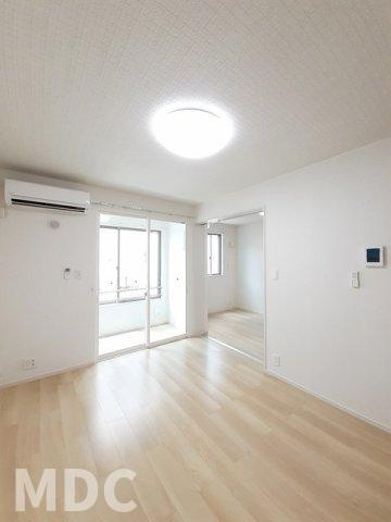 徳島市城南町４丁目のアパートの居間・リビング