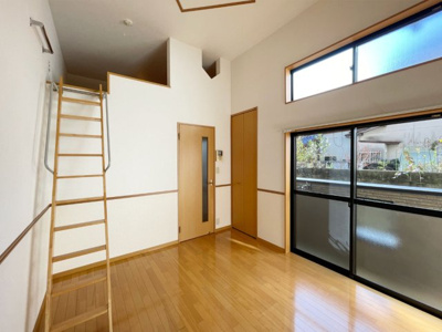 【居間・リビング】 | ピュア箱崎拾弐番館 | 明るい雰囲気のお部屋です。