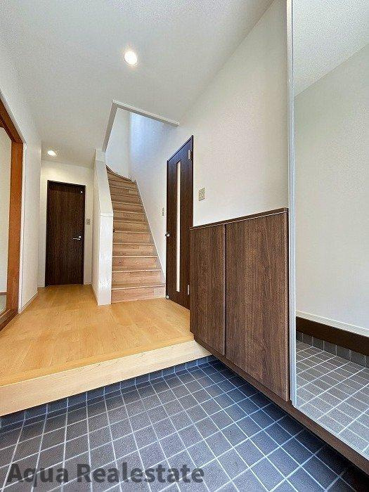 高松市十川西町 中古戸建の玄関|きれいな玄関です