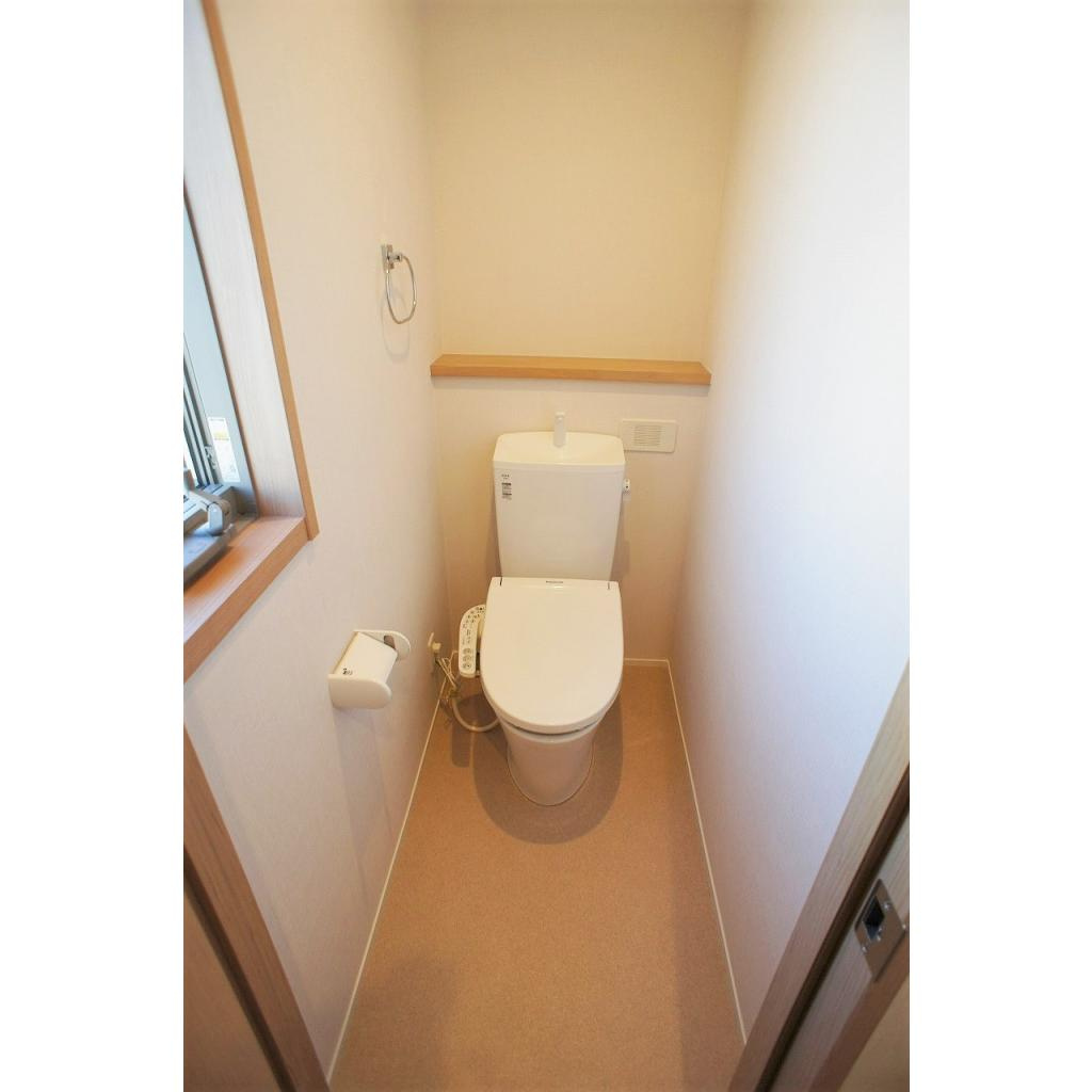 和田１丁目戸建のトイレ|ゆったりとした空間のトイレです