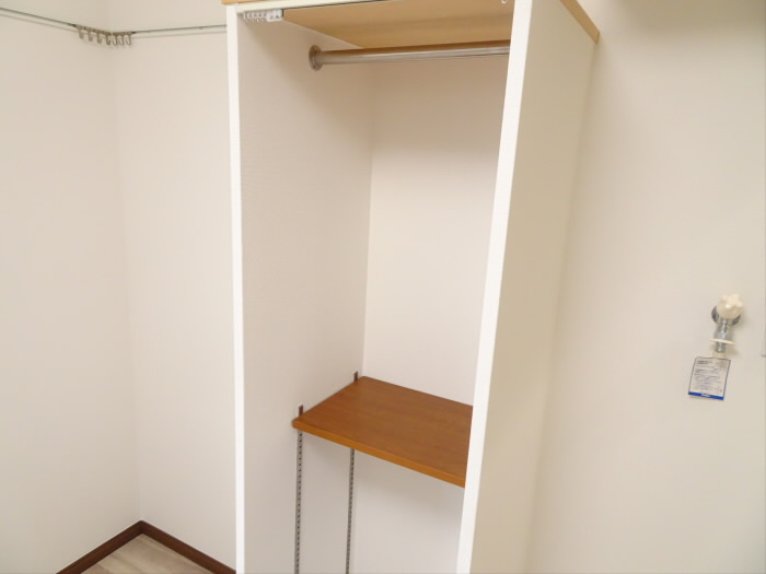 シャンゼリゼの収納|こまごまとしたものを収納できそうですね