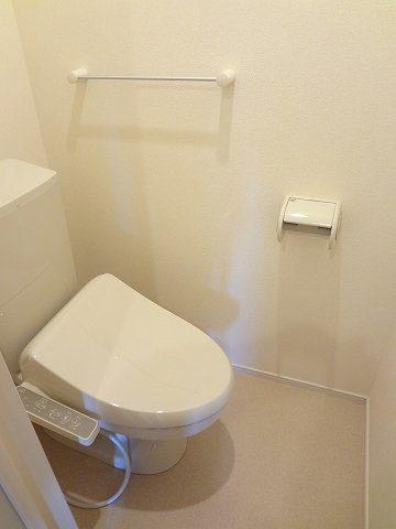 サンコート大谷のトイレ|落ち着いた色調のトイレです